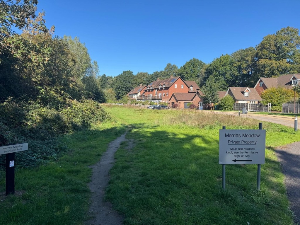 Lot: 53 - FREEHOLD LAND WITH POTENTIAL - View of the land from entrance